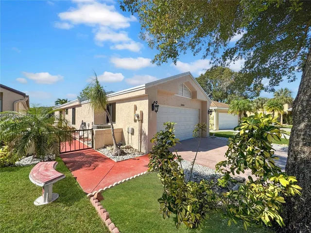 a view of a house with backyard and sitting area