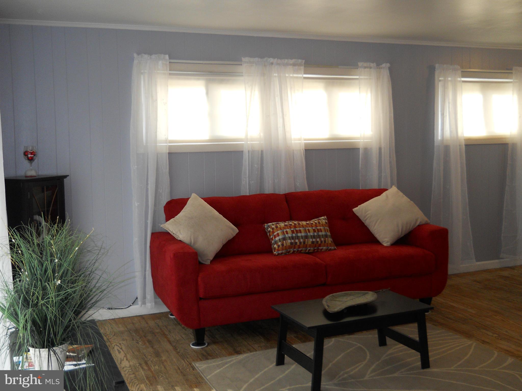 7411 Sudbrook Road Baltimore, MD 21208 - Photo 4 of 30 a living room with furniture and a potted plant