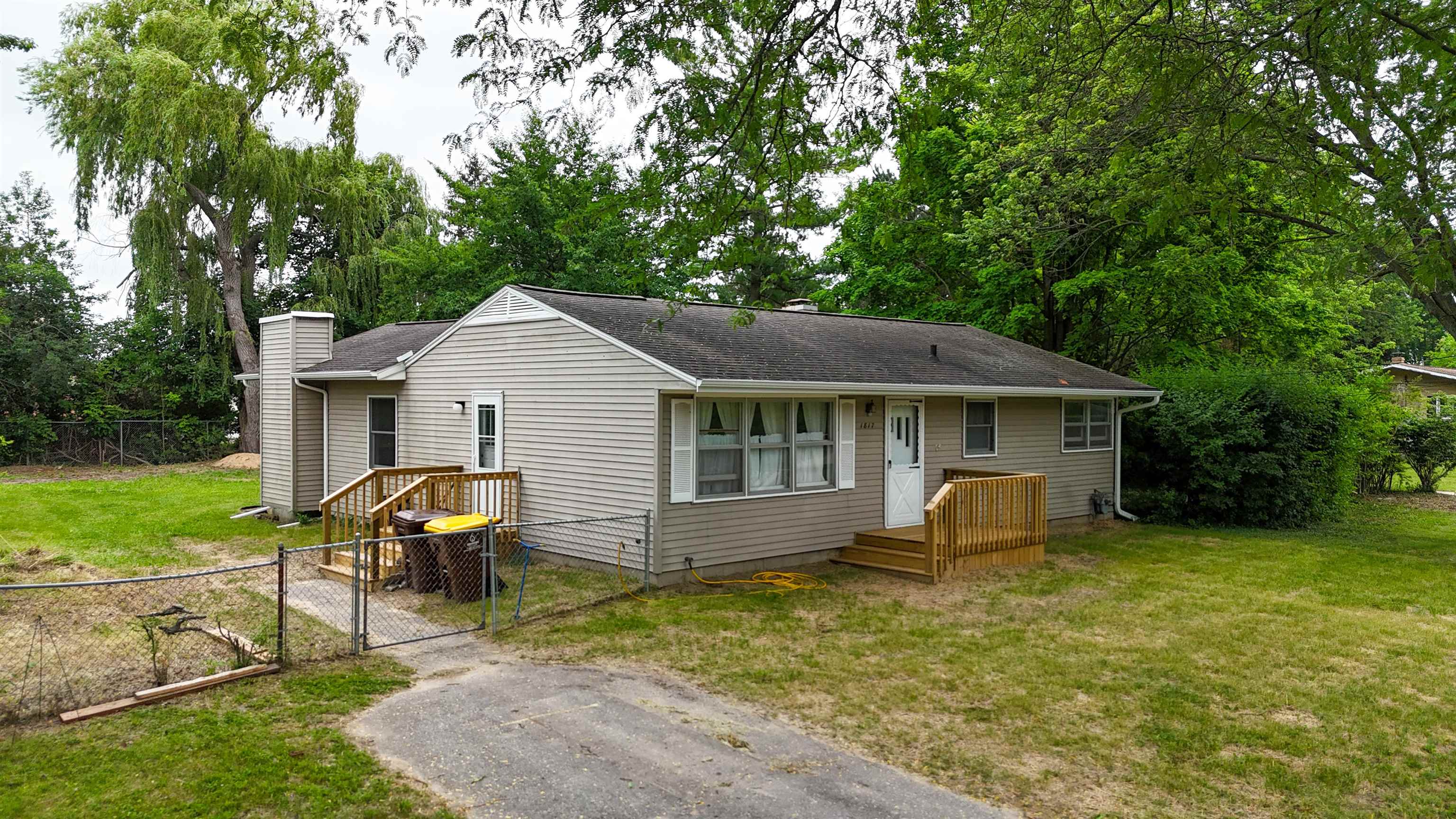 1817 South Stockman Road Mount Pleasant, MI 48858 - Photo 2 of 21 1947387-5cf86c27-3442-4fd4-adfc-5615bef52a98.JPG