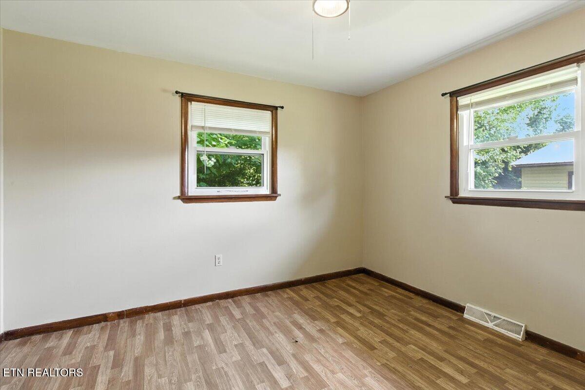428 Wilderness Road Middlesboro, KY 40965 - Photo 6 of 16 04-IMG_8355