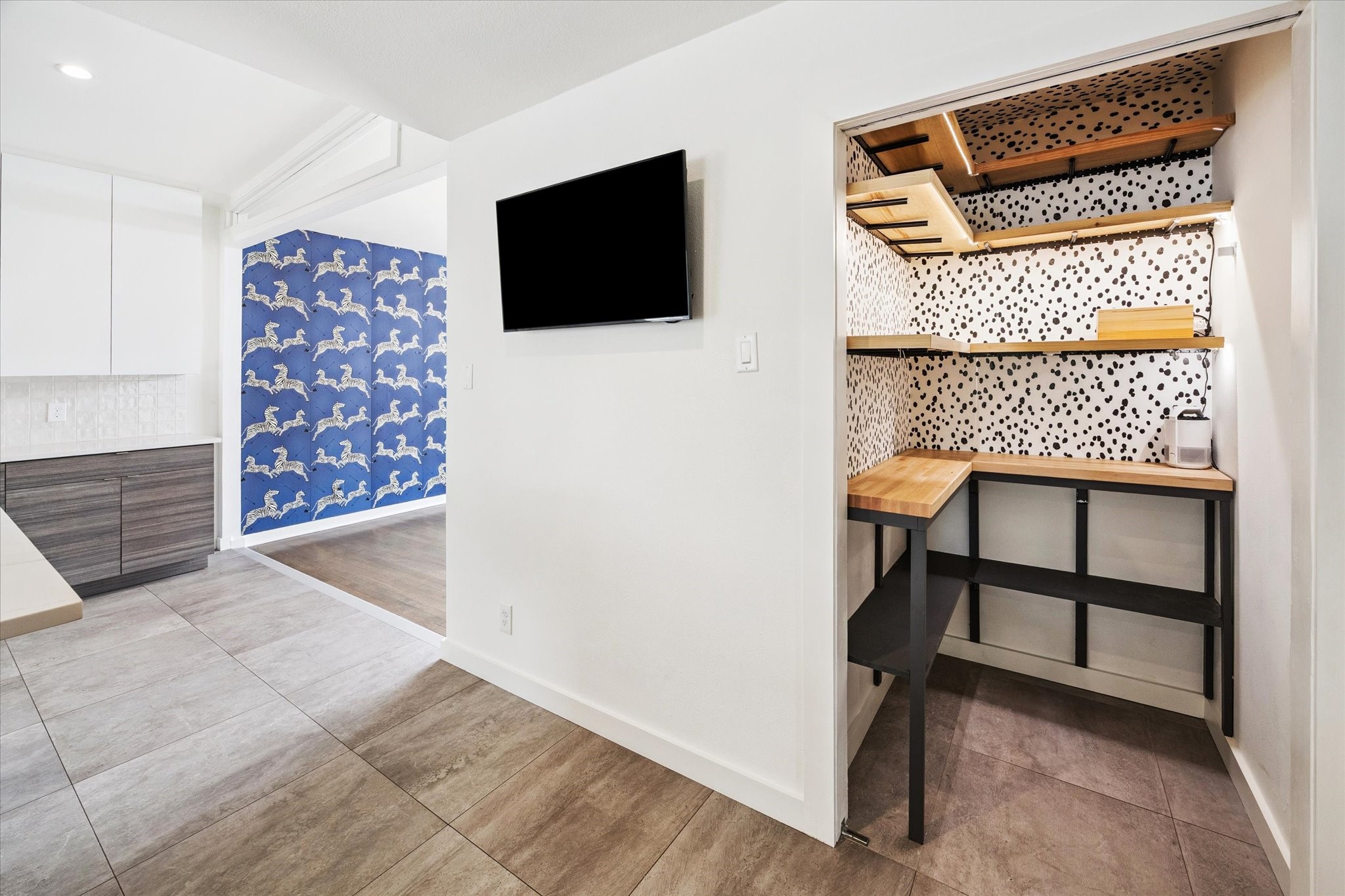 5231 Lamonte Lane Houston, TX 77092 - Photo 16 of 41 a view of a livingroom with furniture