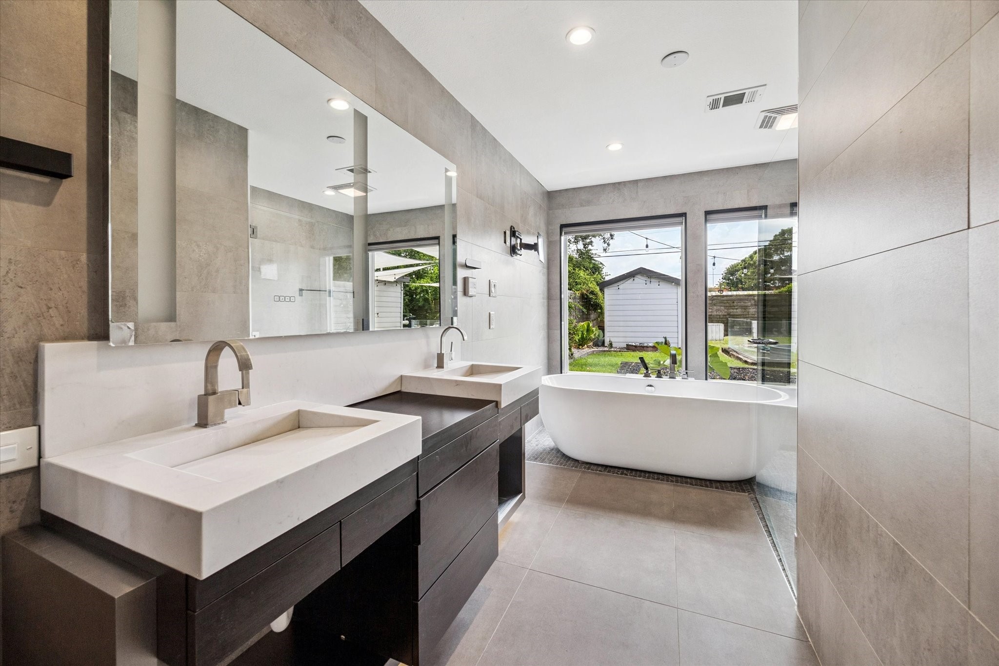5231 Lamonte Lane Houston, TX 77092 - Photo 24 of 41 a bathroom with a sink and a bathtub