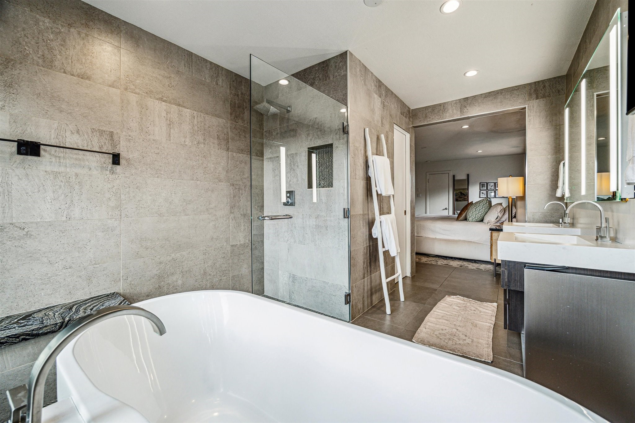 5231 Lamonte Lane Houston, TX 77092 - Photo 26 of 41 a bathroom with a bathtub and a sink