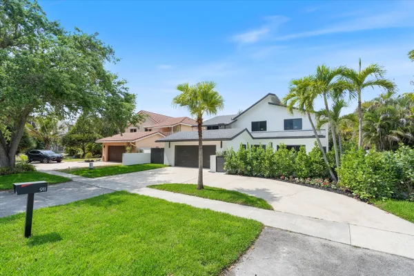 $1,495,000 | 911 Mockingbird Lane, Plantation, FL 33324