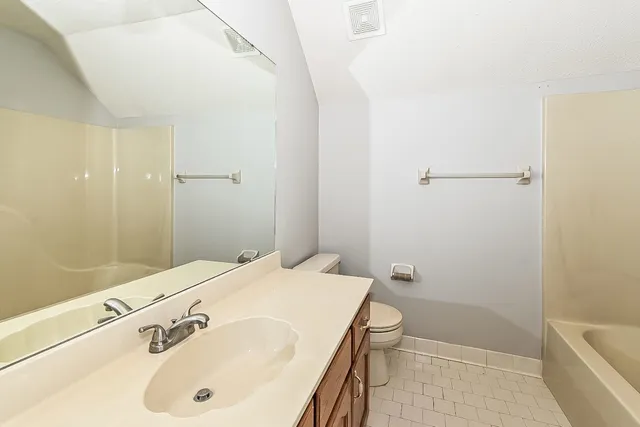 $1,995 | 8672 Overcup Oaks Drive, Memphis, TN 38018