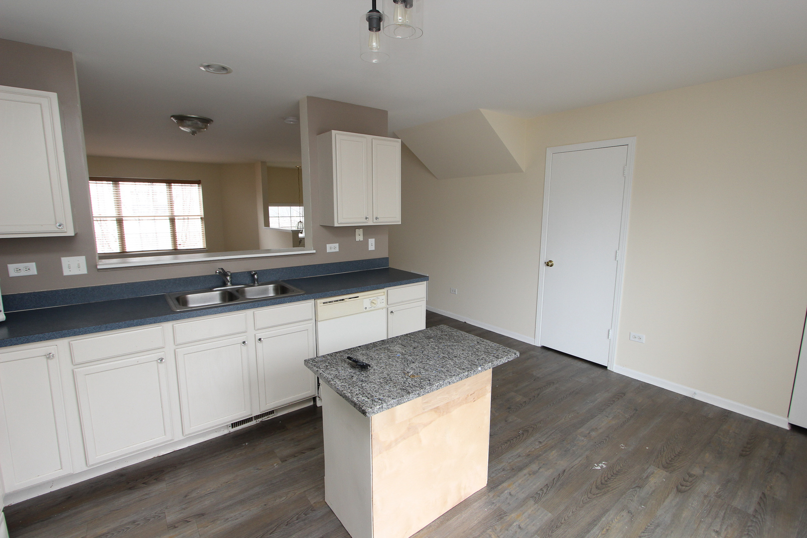 34345 North Goldenrod Road Round Lake, IL 60073 - Photo 8 of 25