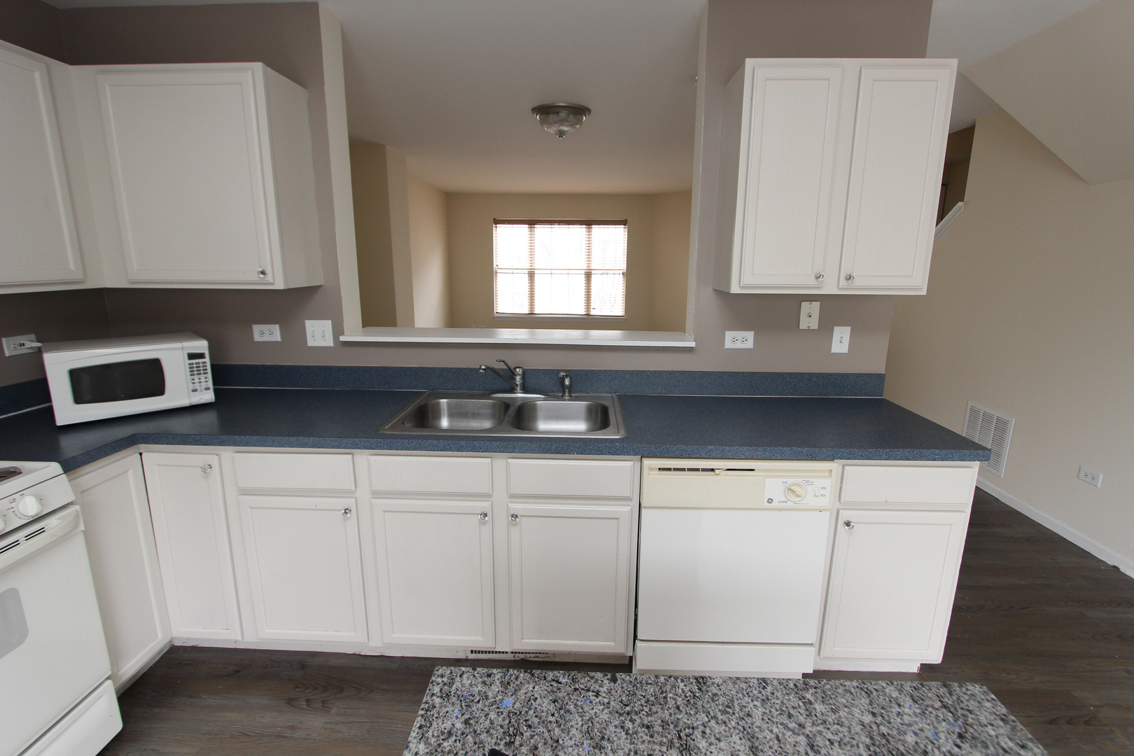 34345 North Goldenrod Road Round Lake, IL 60073 - Photo 10 of 25