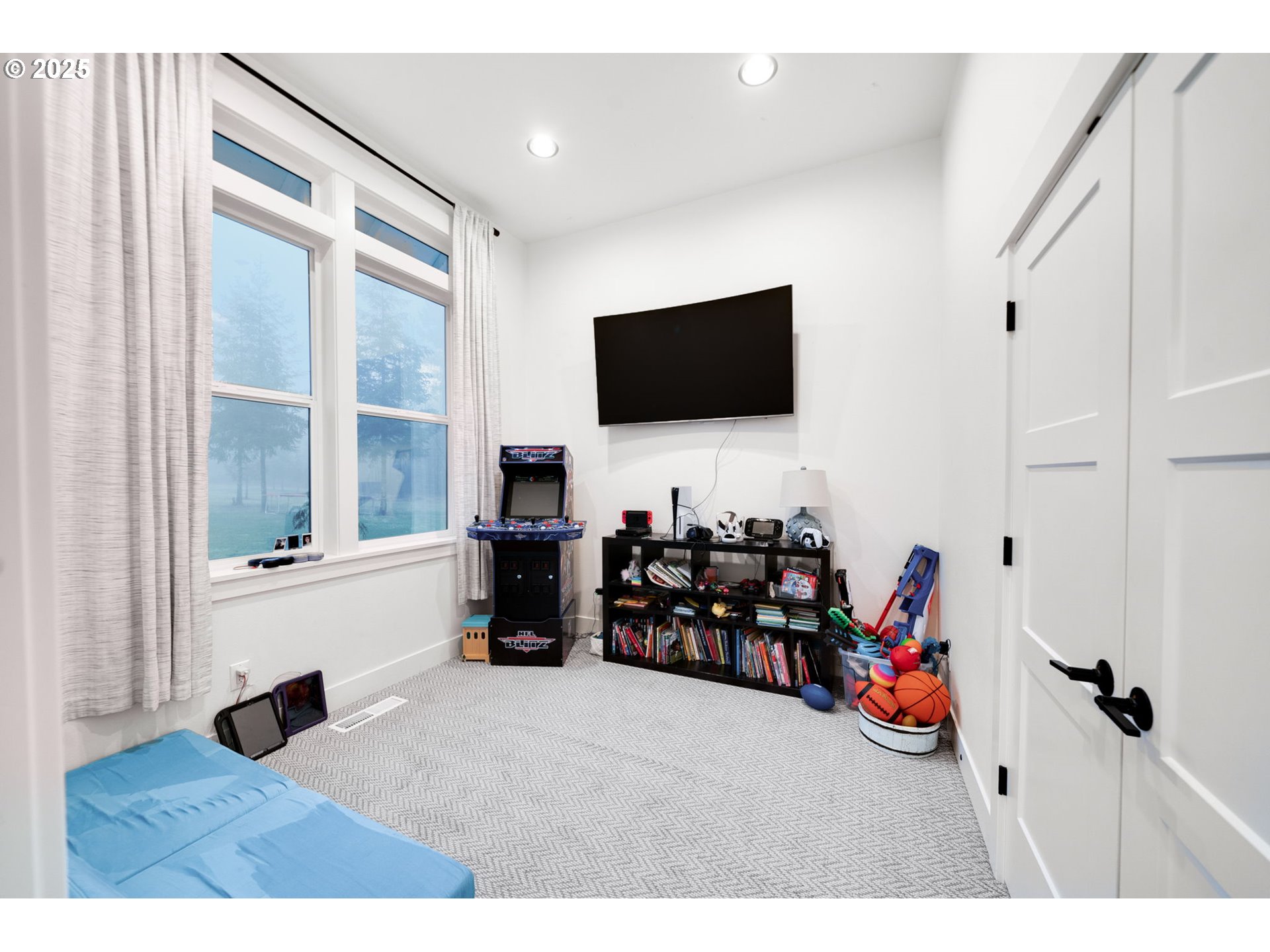 17211 Northeast Yacolt Mountain Road Yacolt, WA 98675 - Photo 23 of 44 a living room with furniture and a flat screen tv