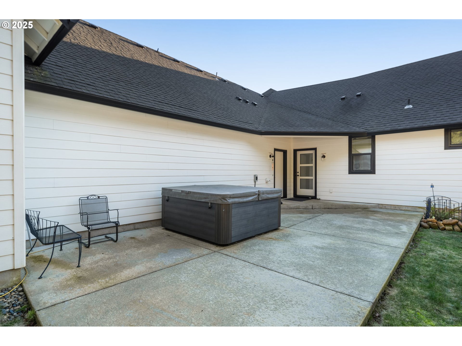 17211 Northeast Yacolt Mountain Road Yacolt, WA 98675 - Photo 40 of 44 a living room with furniture