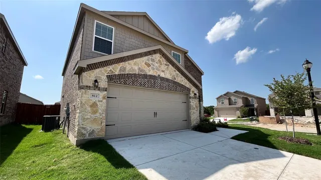 $2,050 | 812 Poppy Cove Lane, Princeton, TX 75407