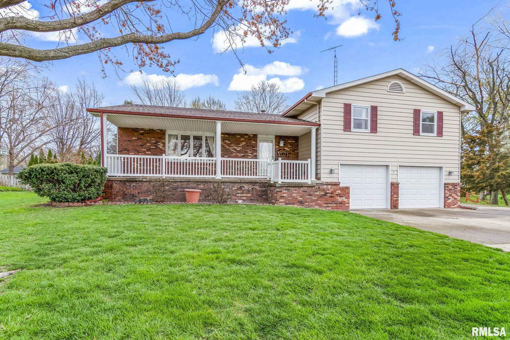 66 Ramblewood Road Chatham, IL 62629 - Photo 2 of 43 Gallery Image 2
