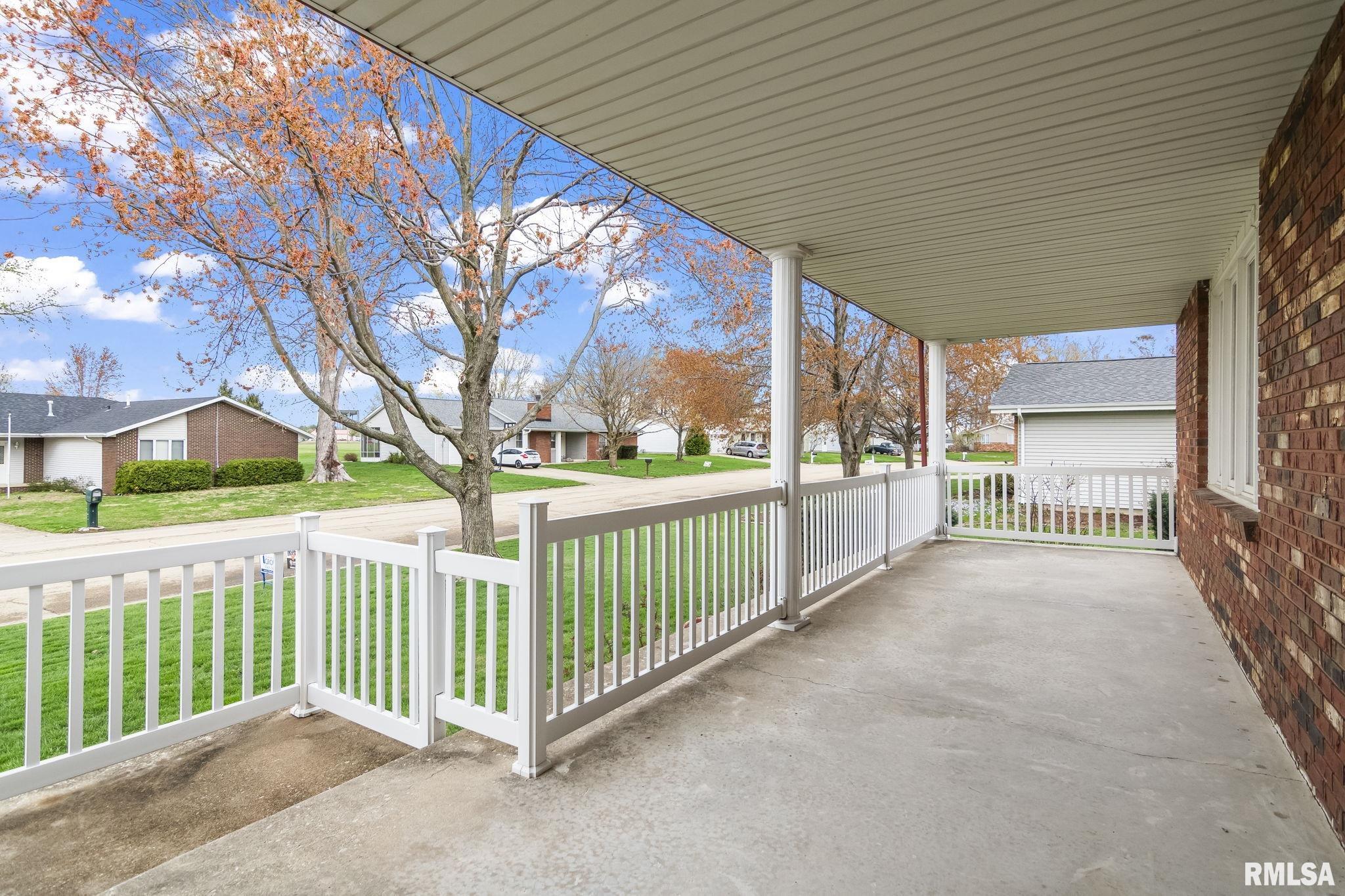 66 Ramblewood Road Chatham, IL 62629 - Photo 4 of 43 Gallery Image 4