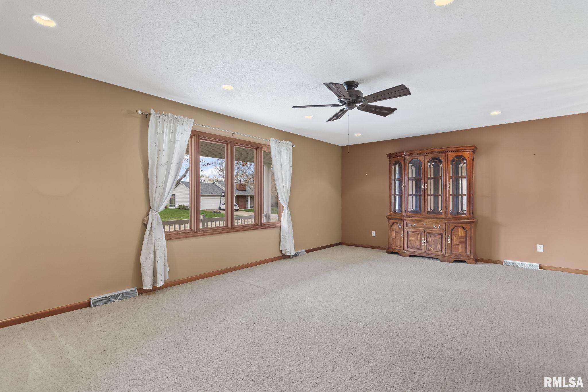 66 Ramblewood Road Chatham, IL 62629 - Photo 9 of 43 Gallery Image 9