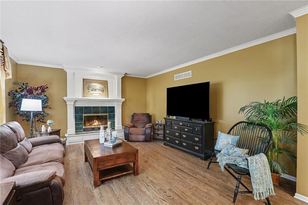 5304 Mullen Road Shawnee, KS 66216 - Photo 6 of 58