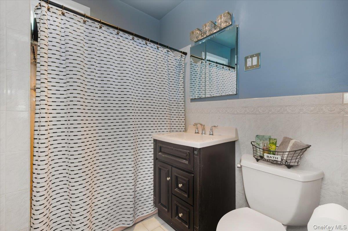 1617 Mahan Avenue Bronx, NY 10461 - Photo 15 of 29 a bathroom with a toilet sink vanity and mirror