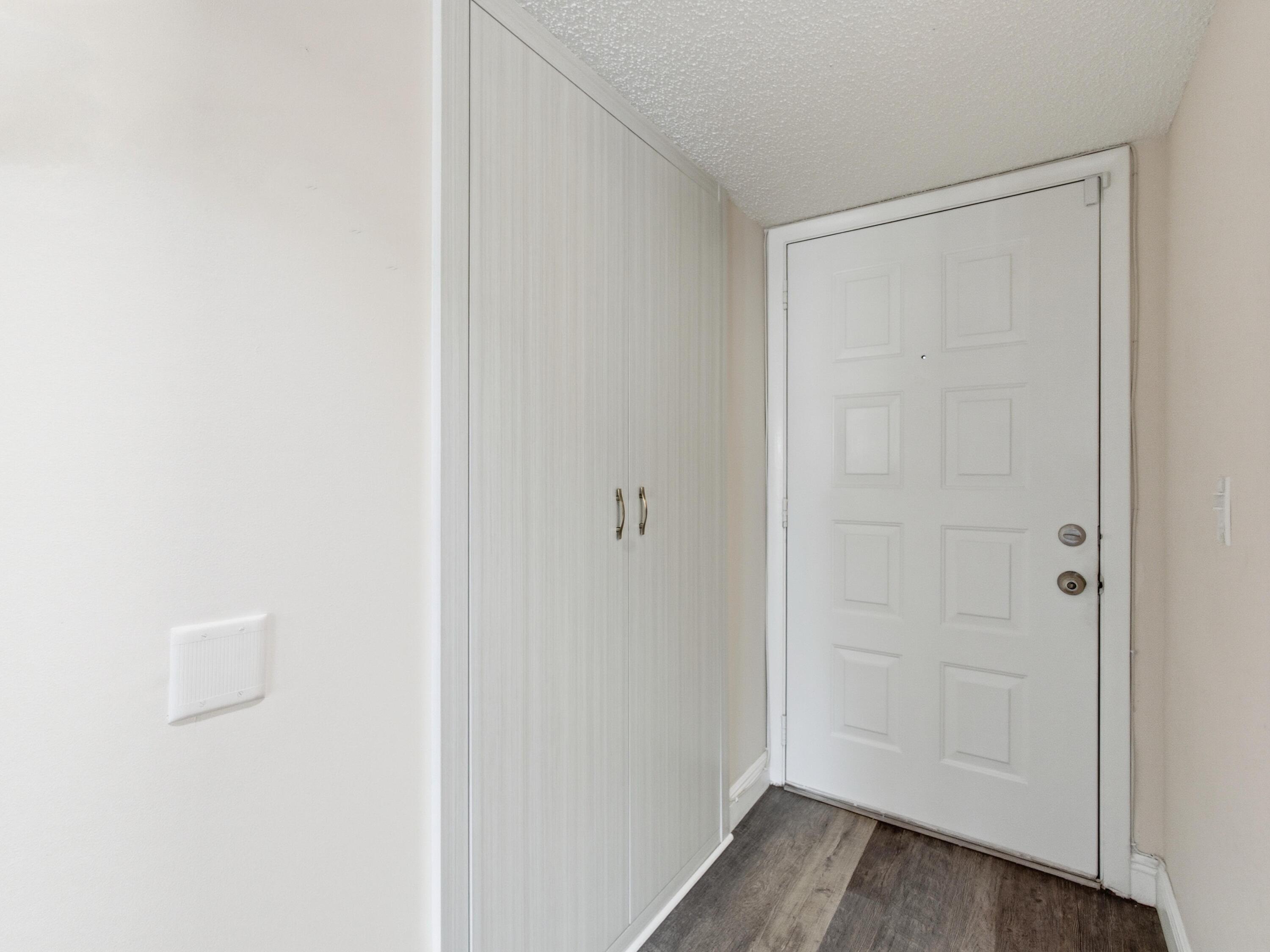 14310 Strathmore Lane, Unit 402 Delray Beach, FL 33446 - Photo 4 of 54 Foyer