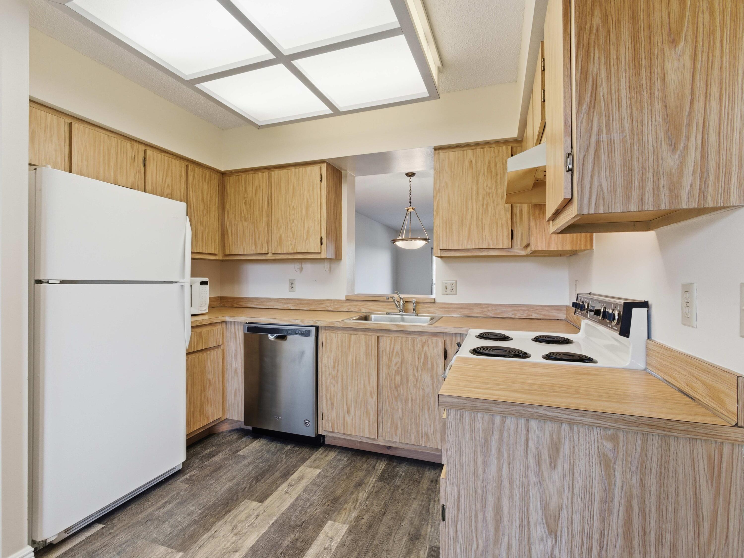 14310 Strathmore Lane, Unit 402 Delray Beach, FL 33446 - Photo 5 of 54 Kitchen