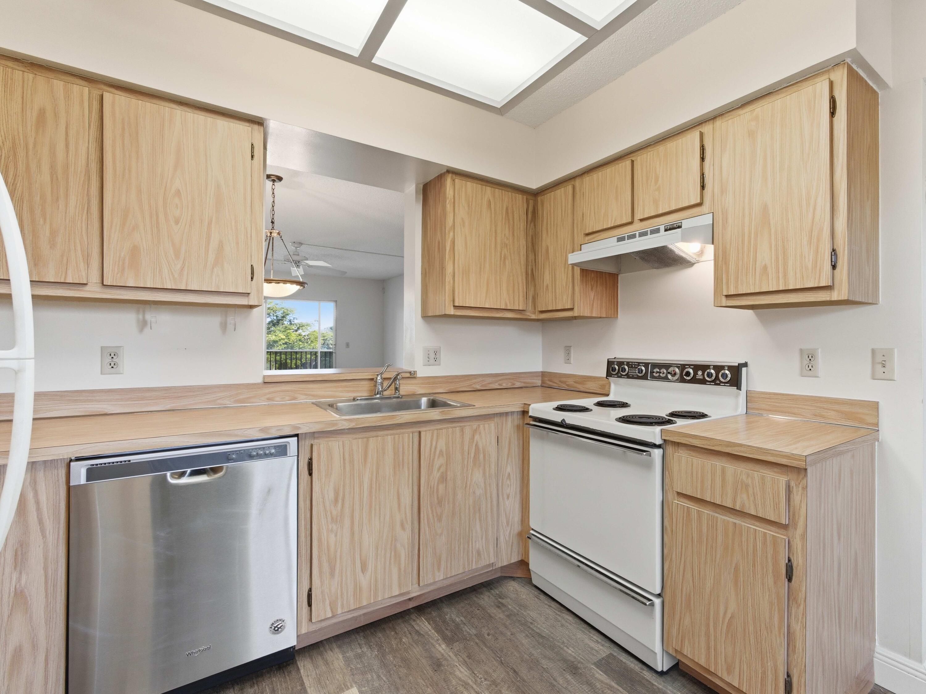 14310 Strathmore Lane, Unit 402 Delray Beach, FL 33446 - Photo 6 of 54 Kitchen