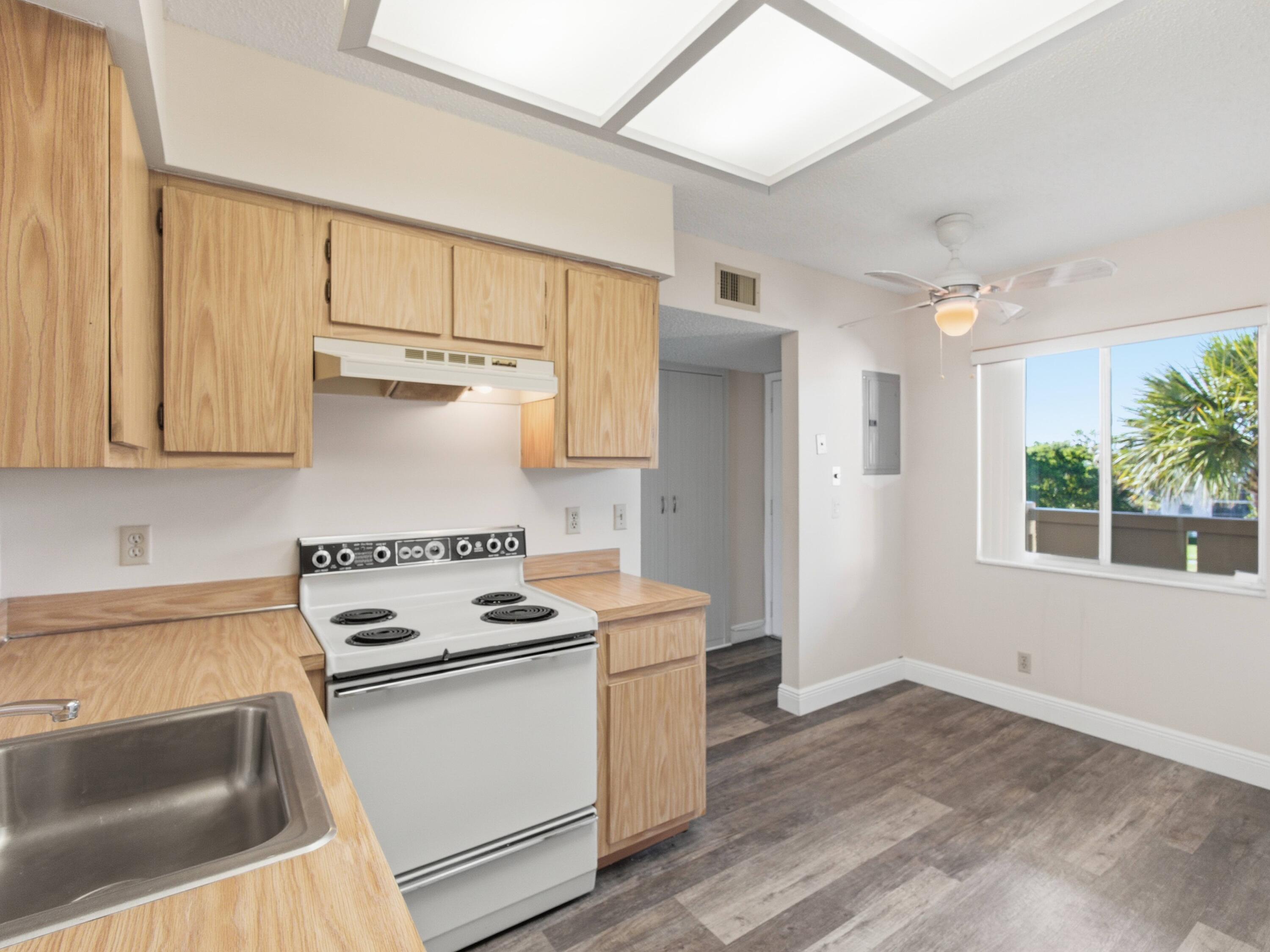 14310 Strathmore Lane, Unit 402 Delray Beach, FL 33446 - Photo 8 of 54 Kitchen Breakfast