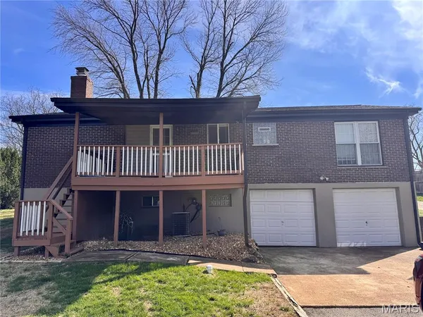 $279,900 | 17 Ridgemoor Drive, Fenton, MO 63026