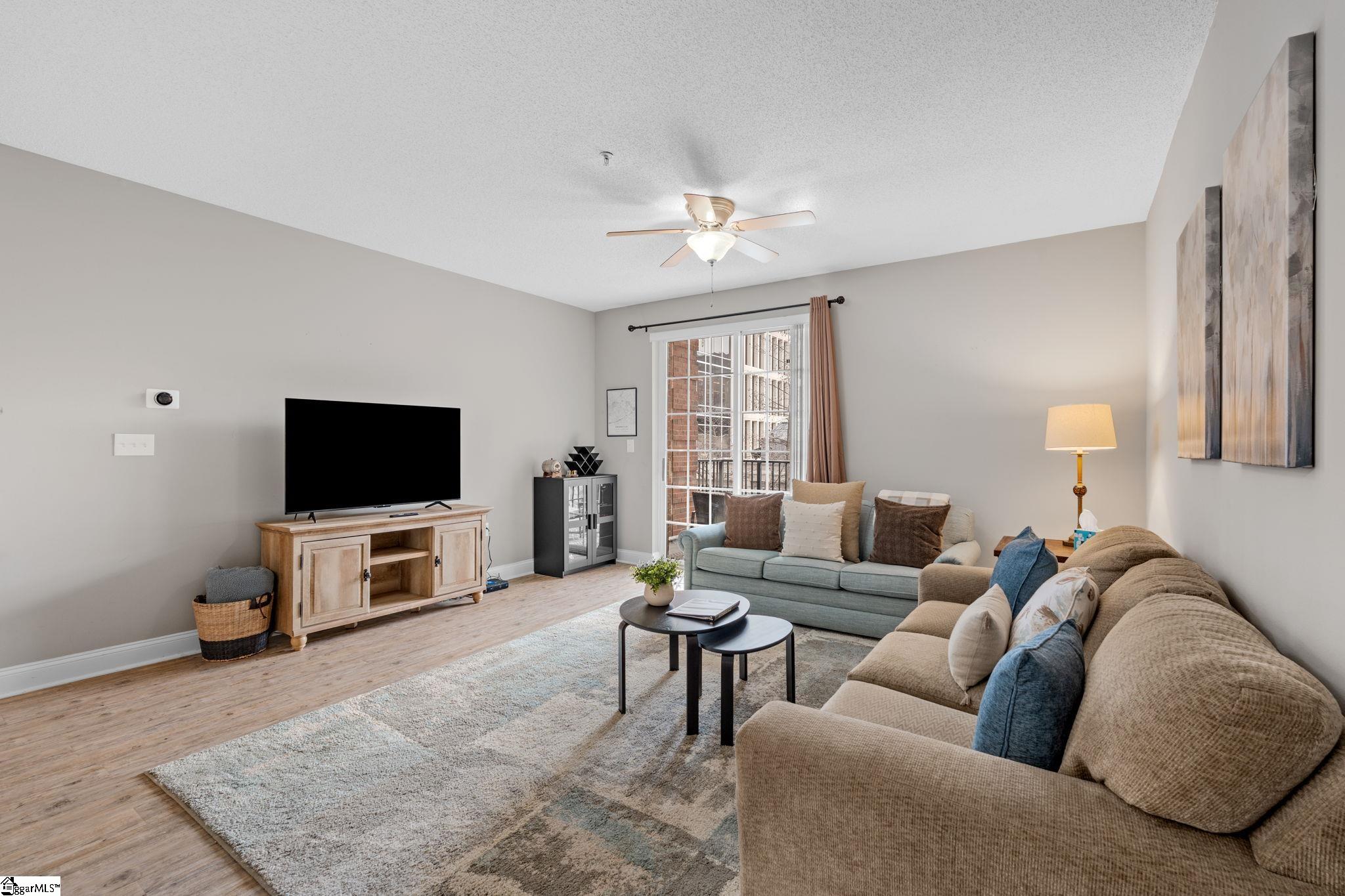 10 East Washington Street, Unit 2I Greenville, SC 29601 - Photo 18 of 25