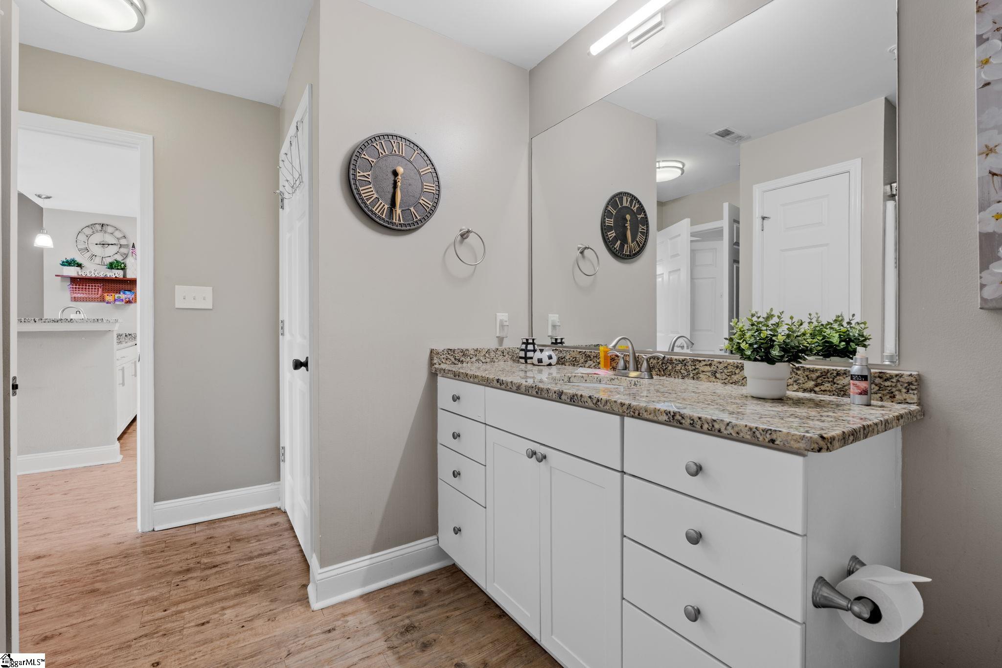 10 East Washington Street, Unit 2I Greenville, SC 29601 - Photo 5 of 25