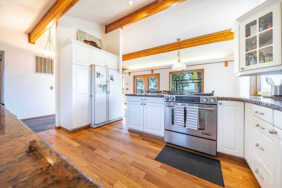 3960 Independence School Road Medford, OR 97501 - Photo 12 of 47 DSC07346-Edit