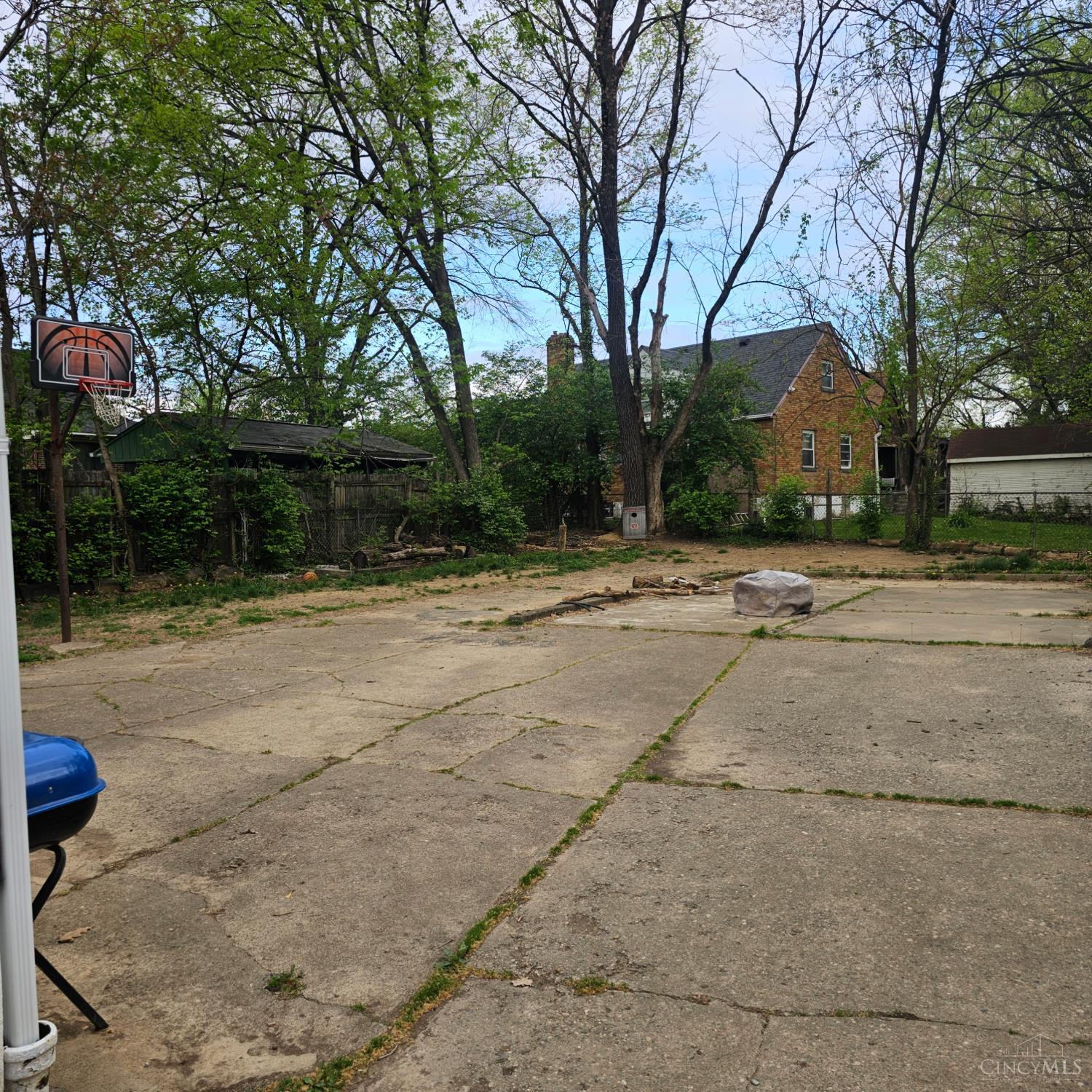 1162 Groesbeck Road Cincinnati, OH 45224 - Photo 8 of 10