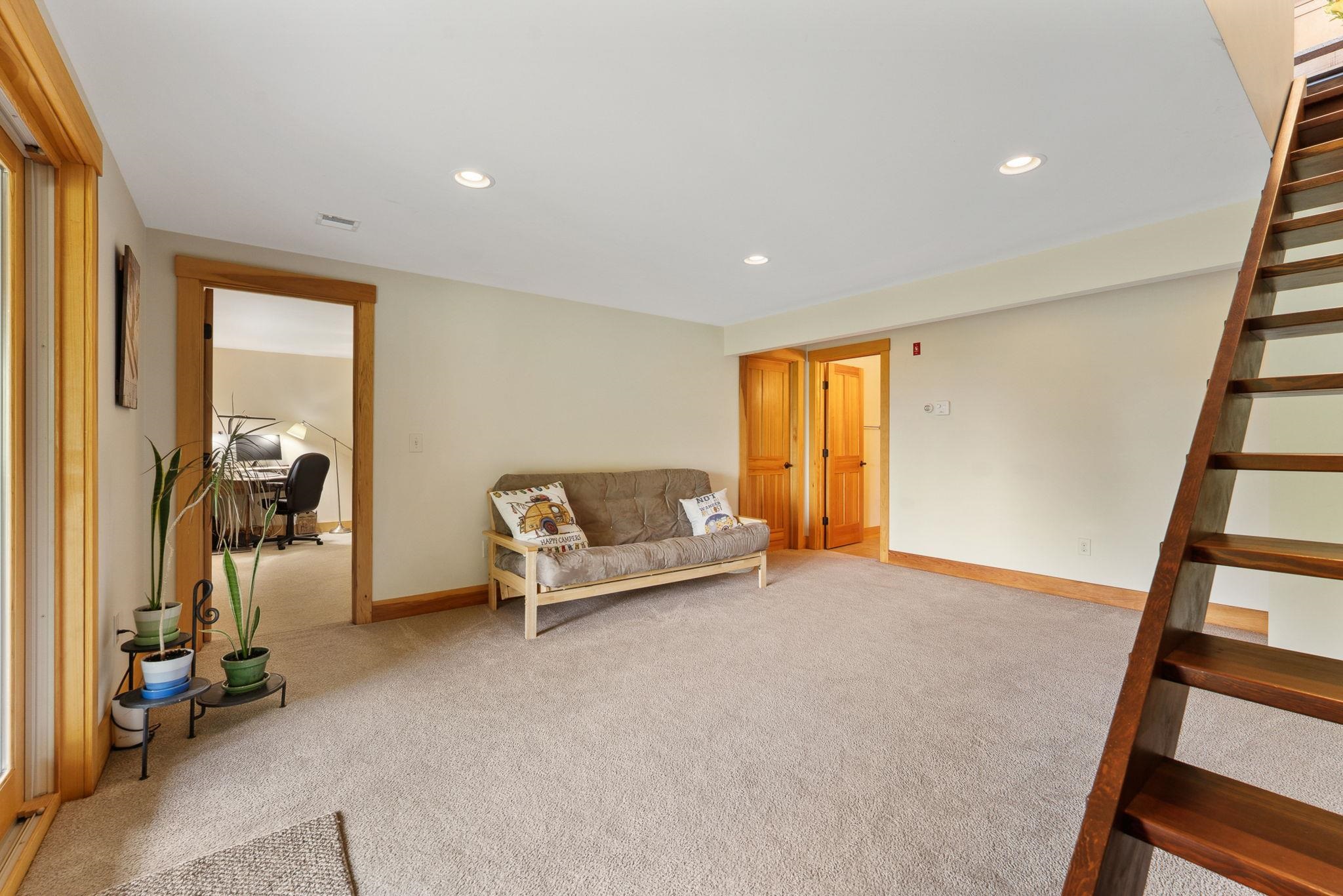 1045 Ring Road Waterbury, VT 05676 - Photo 33 of 56