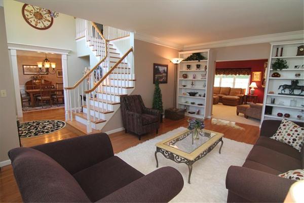 11 Keyes House Road Shrewsbury, MA 01545 - Photo 3 of 30 Gallery Image 3