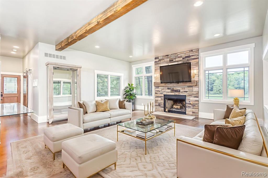 2685 Fry Road Highland, MI 48357 - Photo 4 of 40