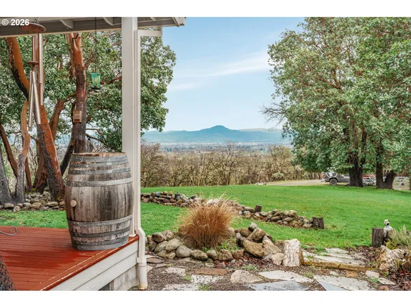 $700,000 | 5655 Tamarack Lane, Central Point, OR 97502