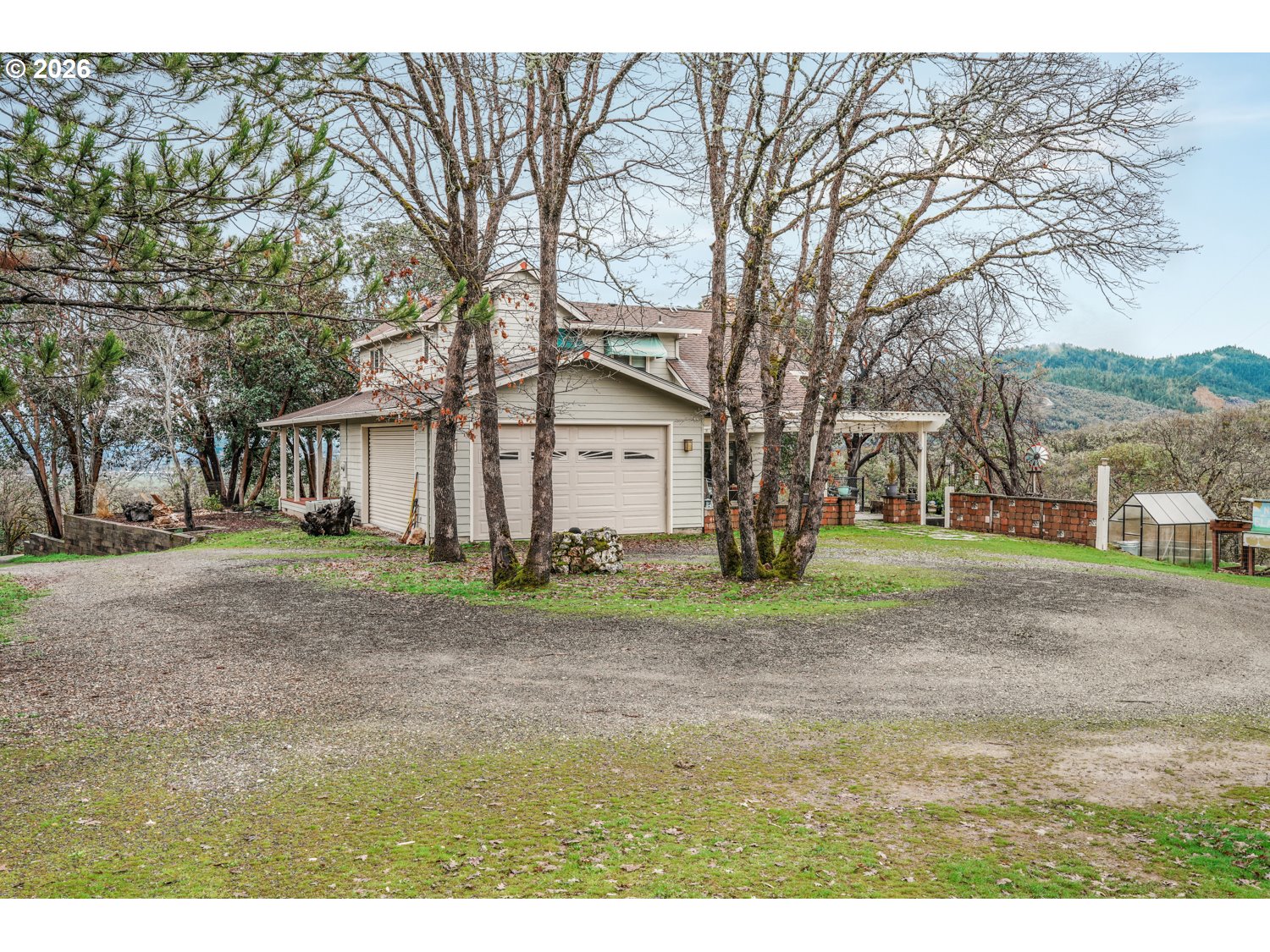 5655 Tamarack Lane Central Point, OR 97502 - Photo 4 of 44