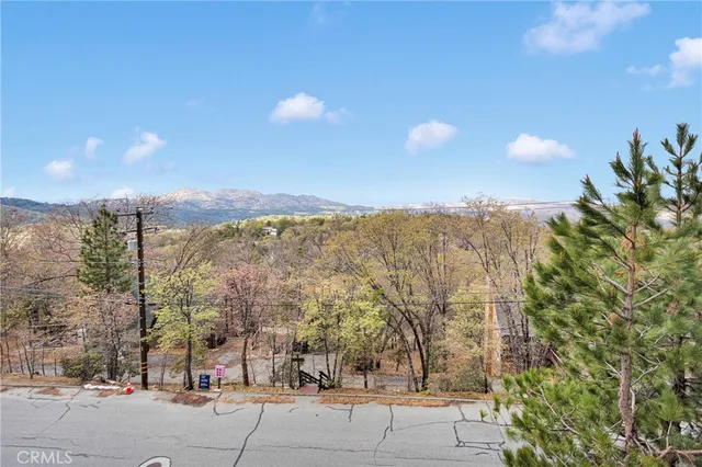 $514,900 | 28935 Banff Drive, Lake Arrowhead, CA 92352