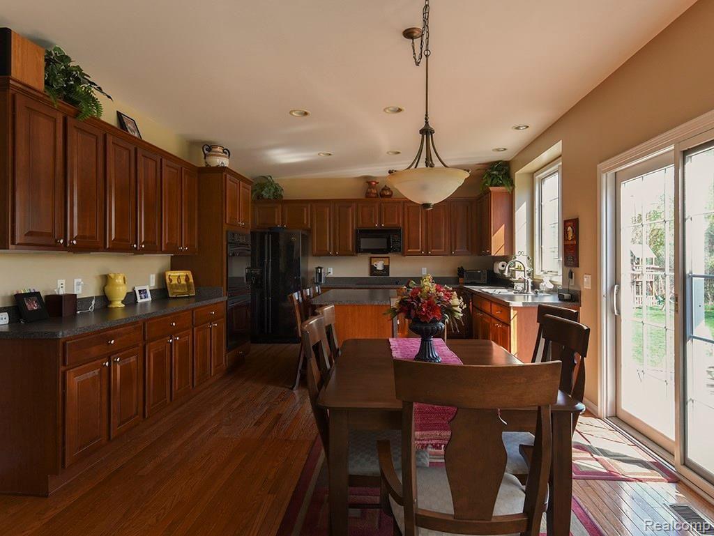 1667 Blushing Court Rochester, MI 48307 - Photo 11 of 24 DSC_2049.jpg