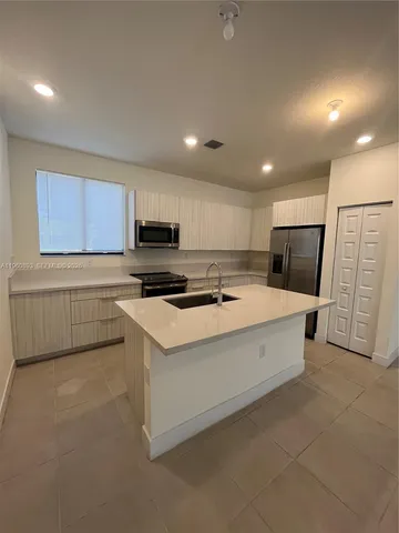 $690,000 | 4935 Northwest 84th Avenue, Doral, FL 33166