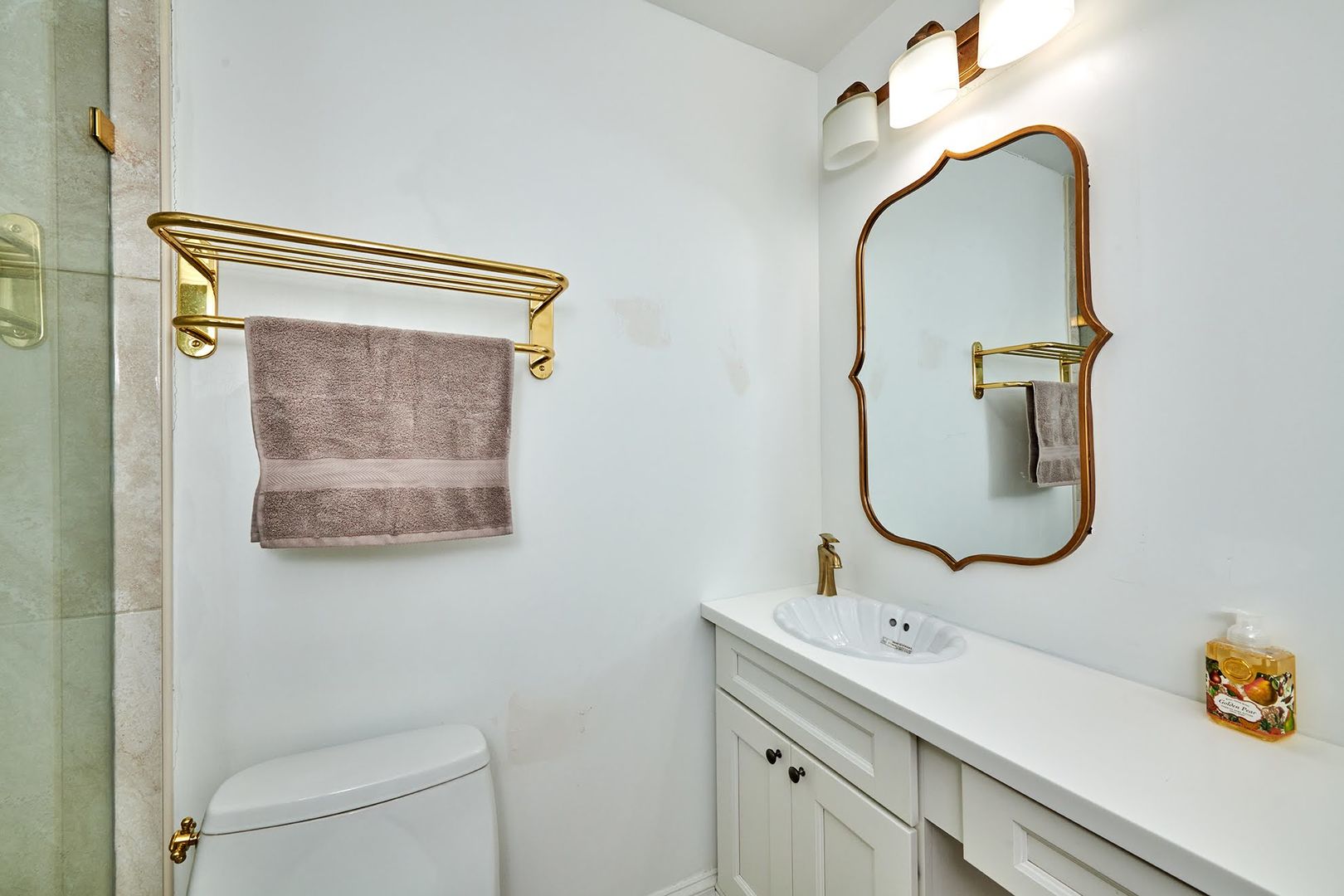 5455 North Sheridan Road, Unit 3811 Chicago, IL 60640 - Photo 20 of 35 a bathroom with a sink vanity and mirror