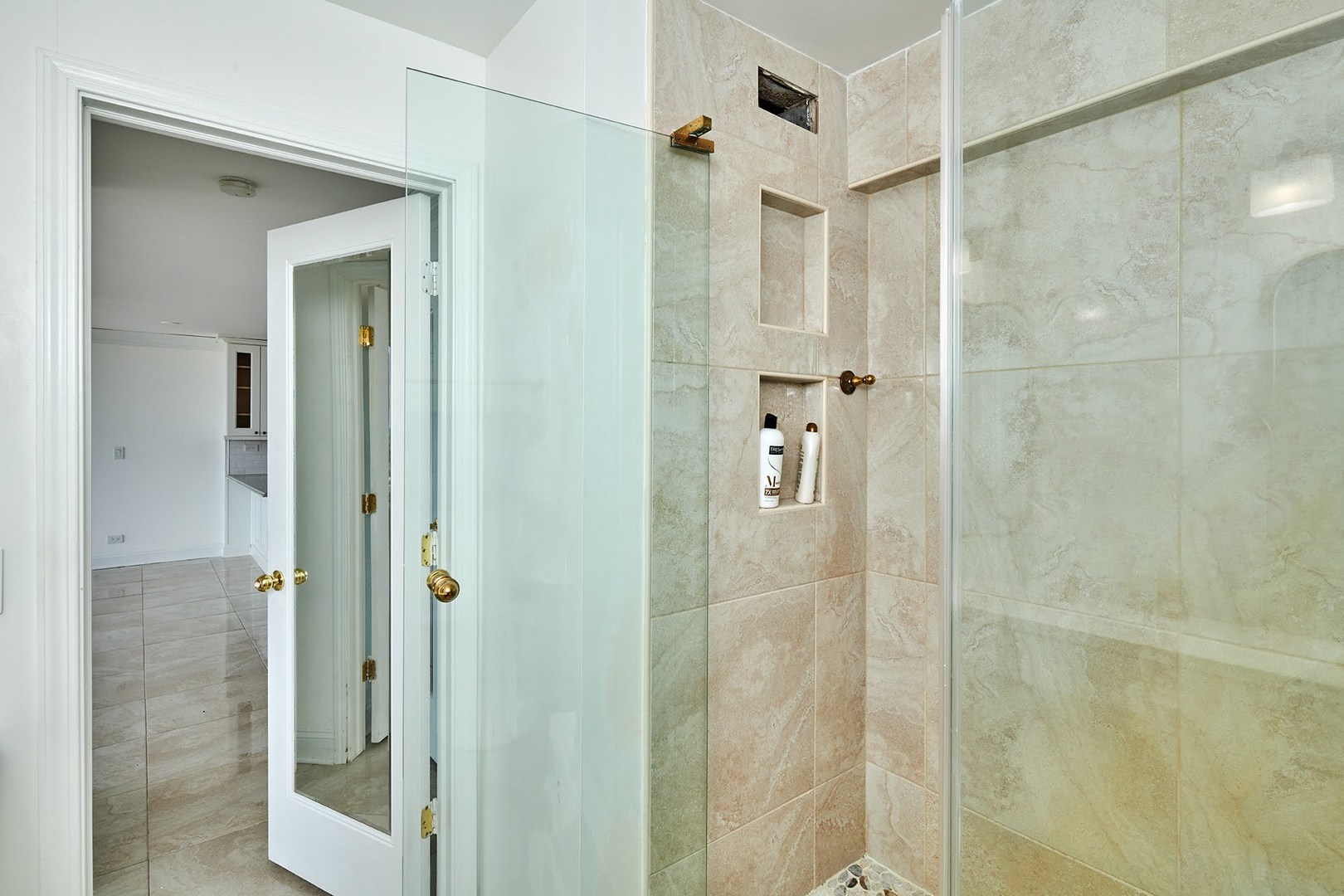 5455 North Sheridan Road, Unit 3811 Chicago, IL 60640 - Photo 25 of 35 a bathroom with a shower and a sink