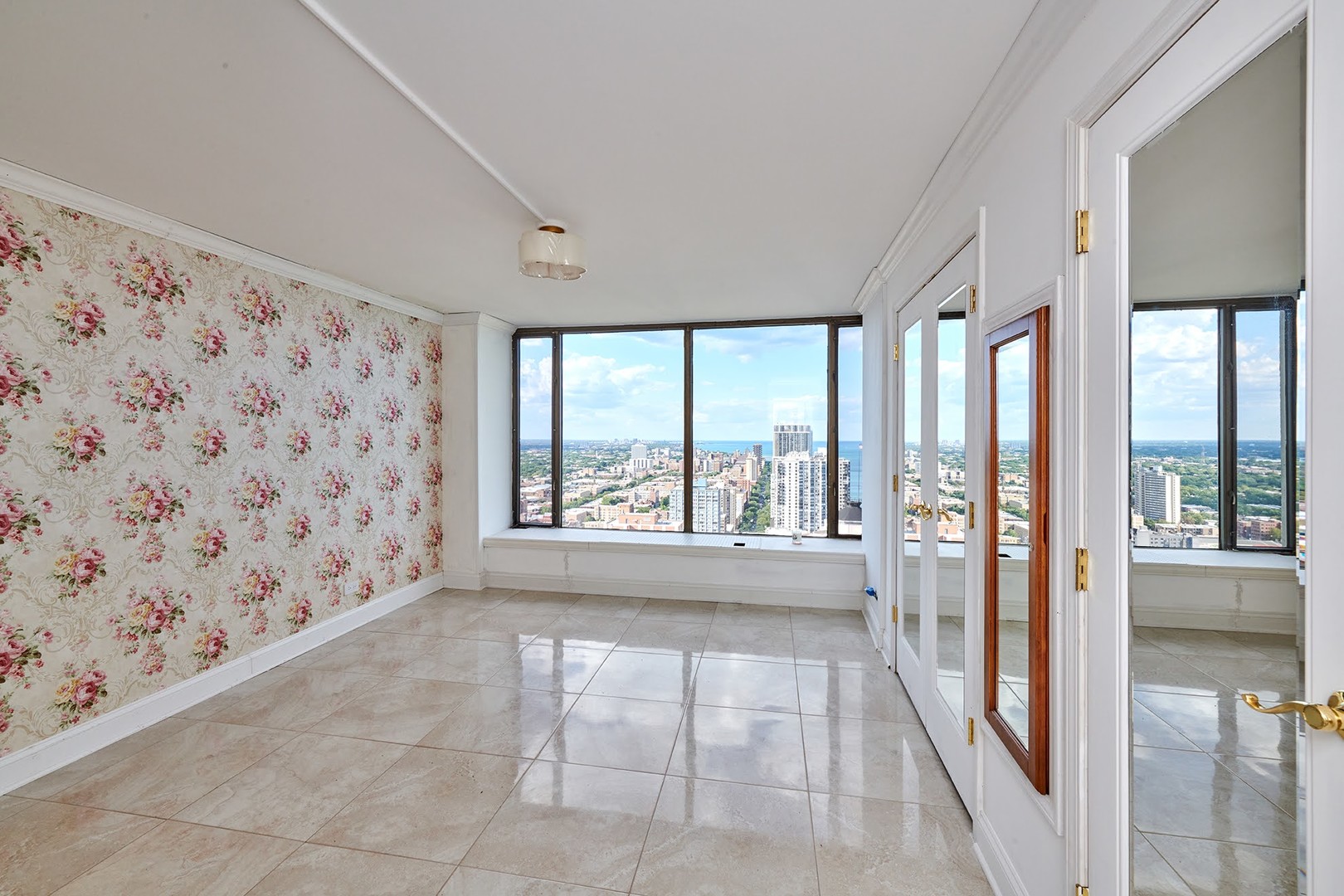 5455 North Sheridan Road, Unit 3811 Chicago, IL 60640 - Photo 26 of 35 a view of an empty room and a large window