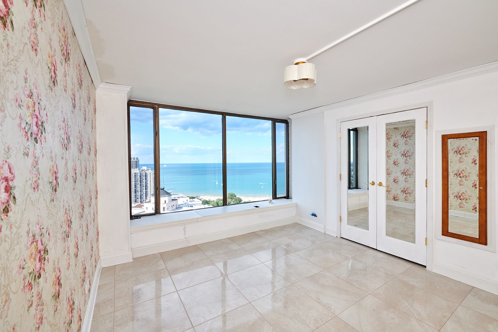 5455 North Sheridan Road, Unit 3811 Chicago, IL 60640 - Photo 29 of 35 a view of an empty room with a large window