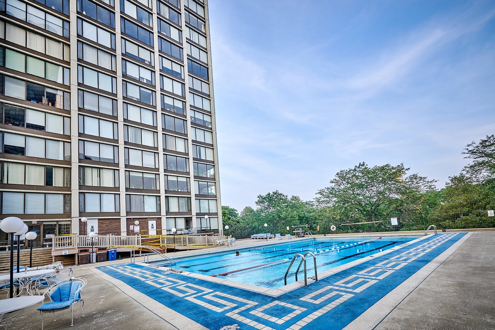 5455 North Sheridan Road, Unit 3811 Chicago, IL 60640 - Photo 34 of 35 a view of a building from a balcony