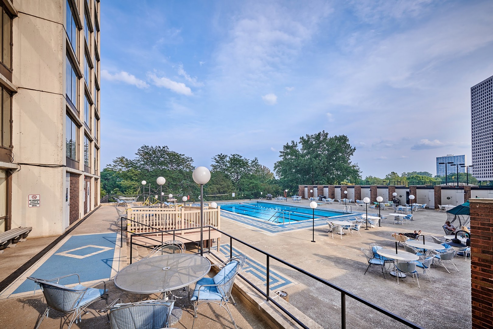 5455 North Sheridan Road, Unit 3811 Chicago, IL 60640 - Photo 35 of 35 a view of a balcony with chairs