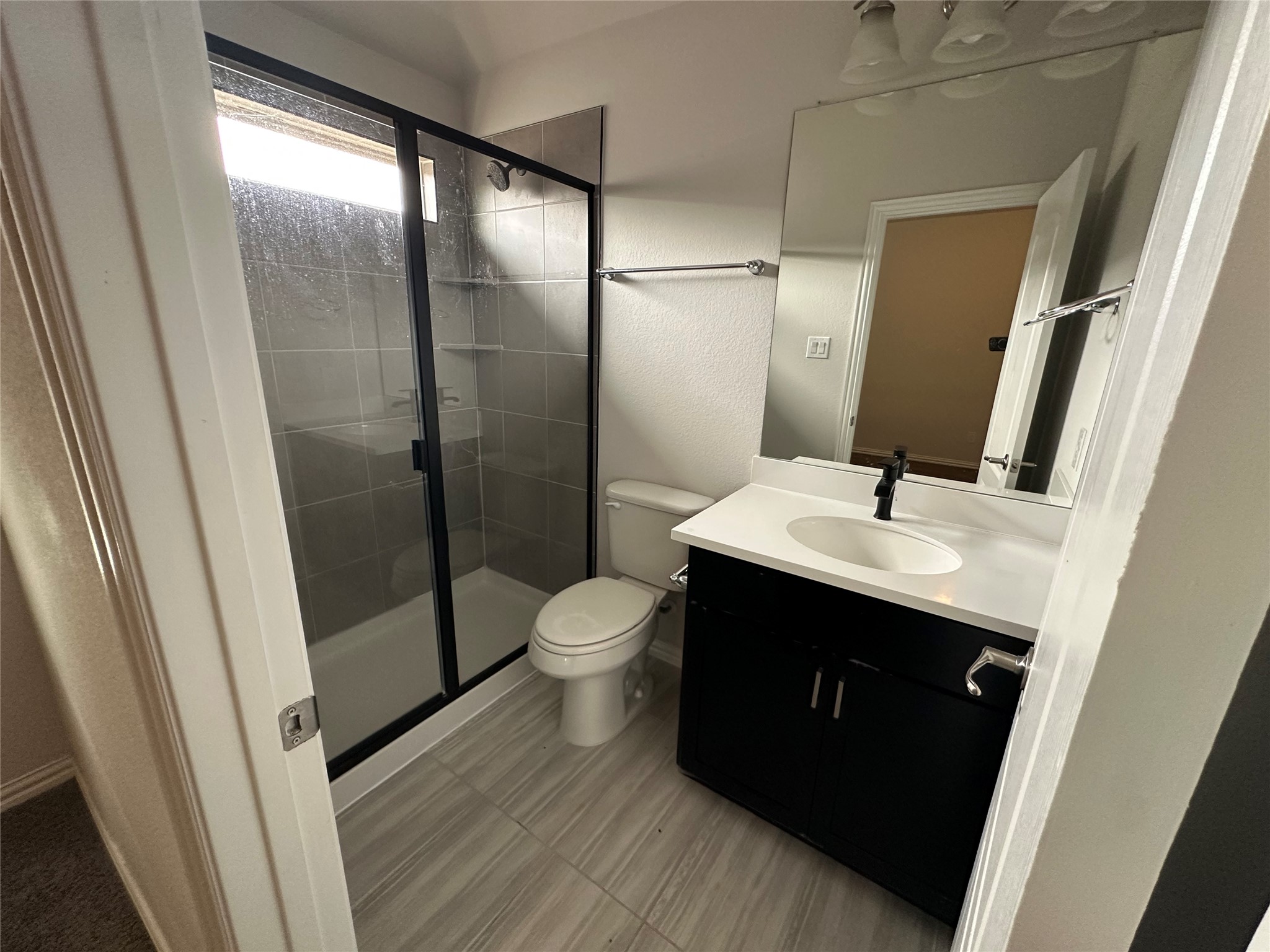 1002 Ridge Runner Drive Georgetown, TX 78628 - Photo 20 of 25 En-suite Bathroom