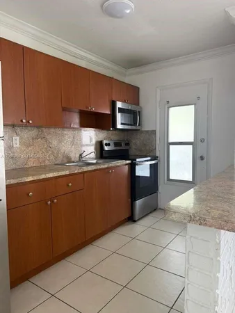 $1,700 | 890 Northwest 45th Avenue, Unit 25, Miami, FL 33126