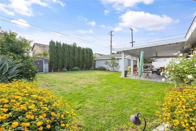 a view of a backyard of the house