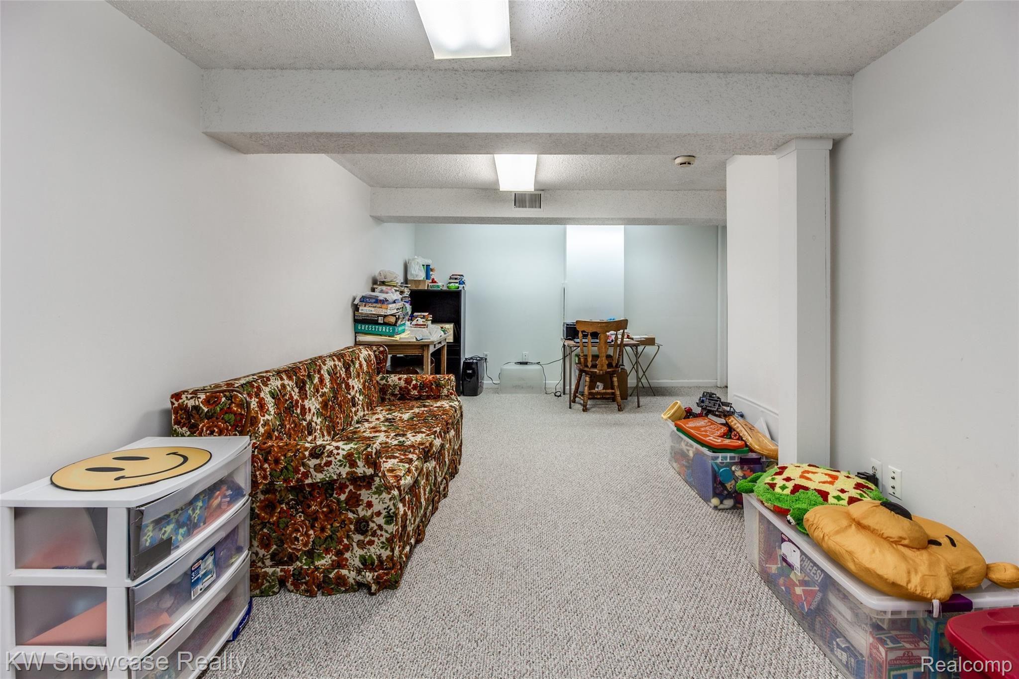 998 Hadley Road Rochester, MI 48307 - Photo 42 of 42 Interiors (34 of 34).jpg
