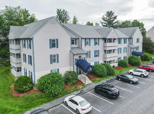 $249,000 | 106 Eastern Avenue, Unit 204, Manchester, NH 03104