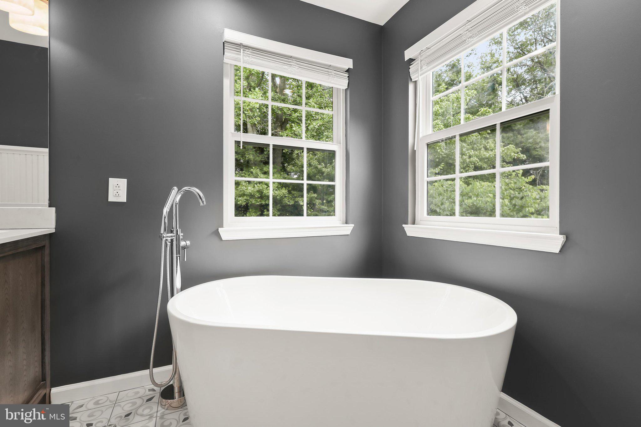 8329 Painted Rock Road Columbia, MD 21045 - Photo 31 of 64 Primary En-Suite Bathroom