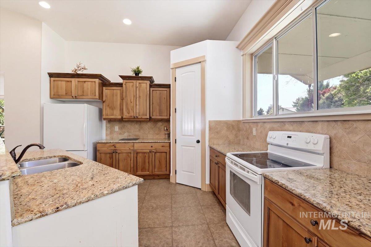 2965 North Centrepoint Way Meridian, ID 83646 - Photo 9 of 26
