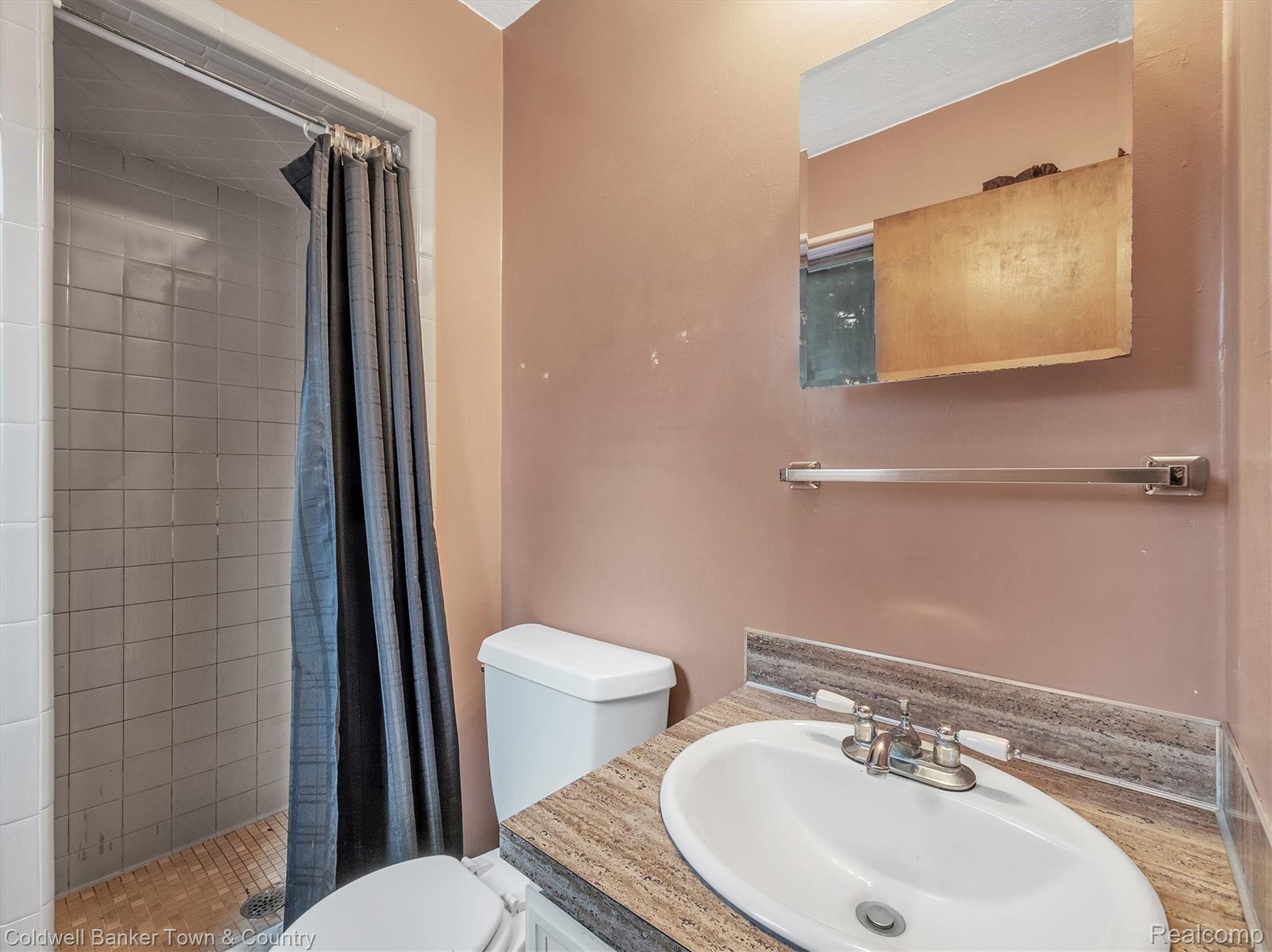 5432 Evans Road Holly, MI 48442 - Photo 25 of 39 Attached Master Bath with Tile Shower